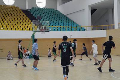 一群小孩在运动描述已自动生成